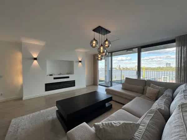 Te Huur: Modern 3-kamerappartement Rotterdam Cor Kieboomplein