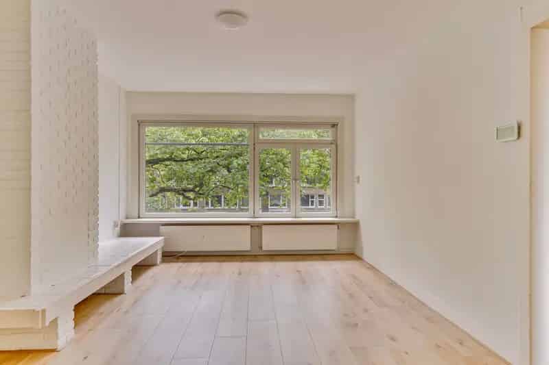 Appartement te koop Rotterdam Zuidplein: 5 kamers, 2 balkons, nabij winkels en openbaar vervoer