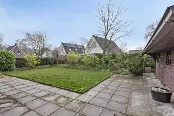 Ruime eengezinswoning Oosterwolde 2 badkamers 4 slaapkamers grote tuin