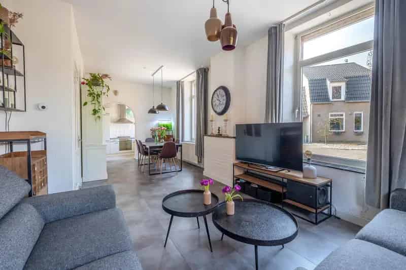 Hoekwoning Tegelen: 3 slaapkamers, tuin en kelder