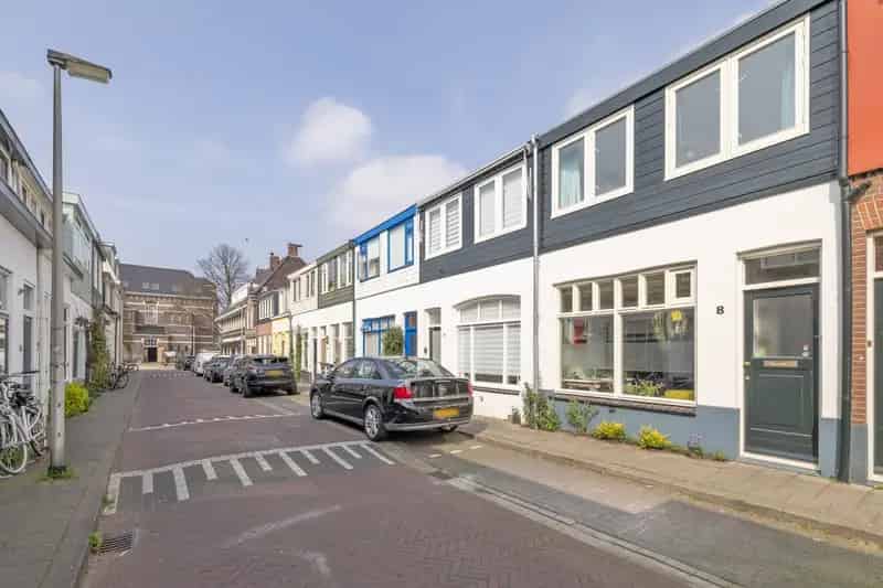 Huis te koop Bussum: Verduurzaamde Tussenwoning met Energielabel A