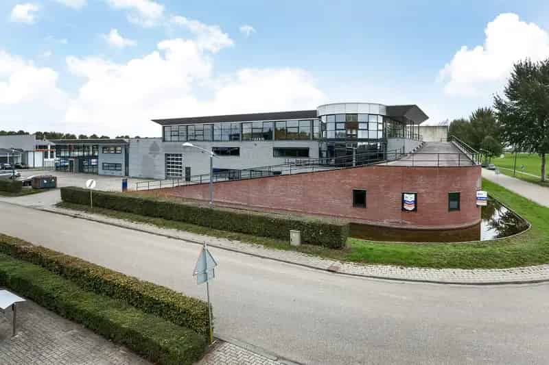 Kantoorruimte te huur Velp 621m²  47 parkeerplaatsen