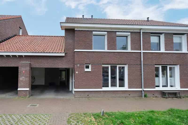 Ruime 5 Slaapkamer Twee Onder Een Kapwoning Ede