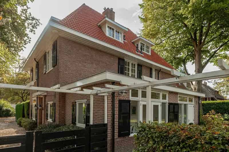 Huis te koop Baarn: Royale villa 6 slaapkamers 3 badkamers Pekingpark