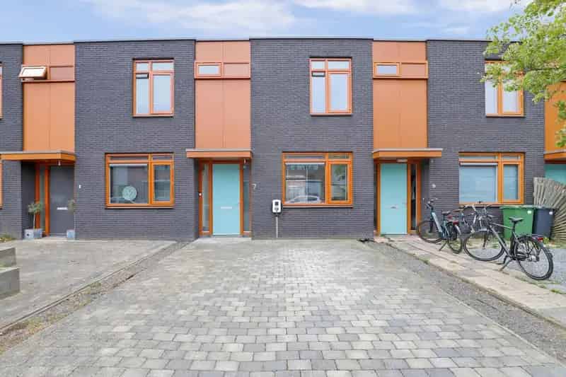 Moderne Tussenwoning Heinkenszand 3 Slaapkamers Eigen Oprit