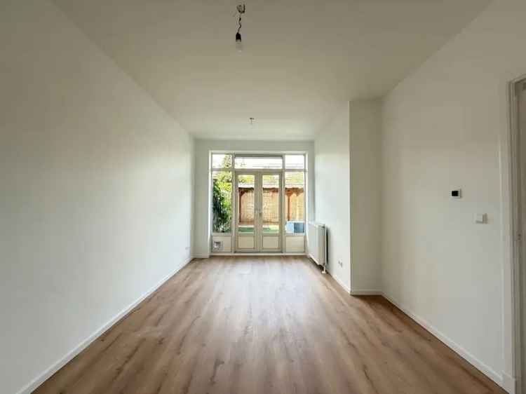Gerenoveerde Parterre Woning 81m2 Rustenburg 2 Slaapkamers Tuin