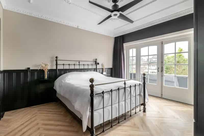 Jaren 30 woning te Heemstede 6 slaapkamers 3 badkamers