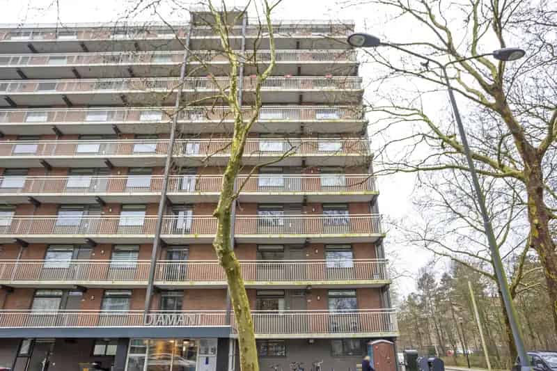 Ruime woning met gesloten keuken en groot balkon en grote slaapkamers