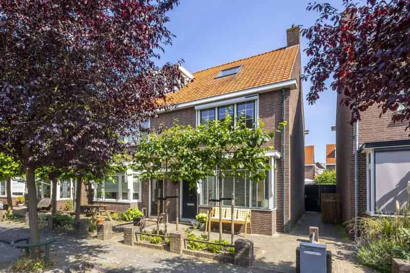 Ruime jaren 30 woning te koop 4 slaapkamers fijne tuin