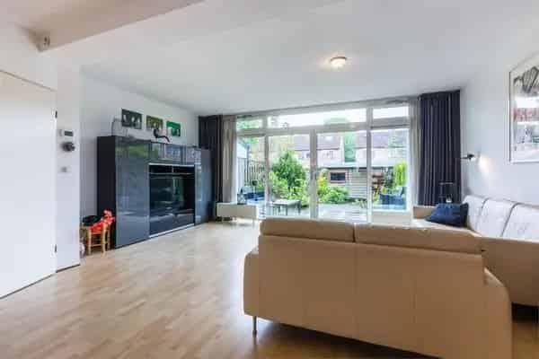 Ruime 4 Slaapkamers Eengezinswoning Almere Nabij Centrum