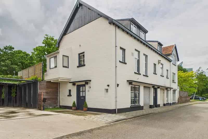 Ruime 4 Slaapkamers 2-onder-1-kapwoning Terneuzen