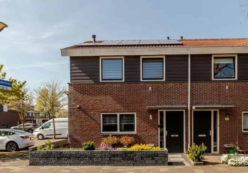 Hoekwoning Hoofddorp 3 slaapkamers moderne keuken tuin