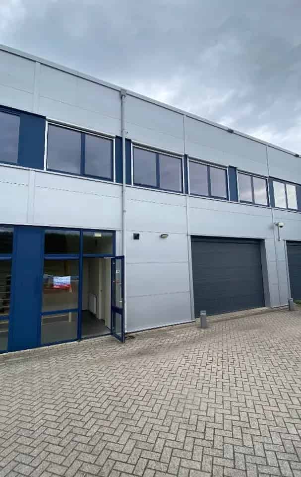 Bedrijfshal te Huur Elst 106m2 Kantoor 103m2