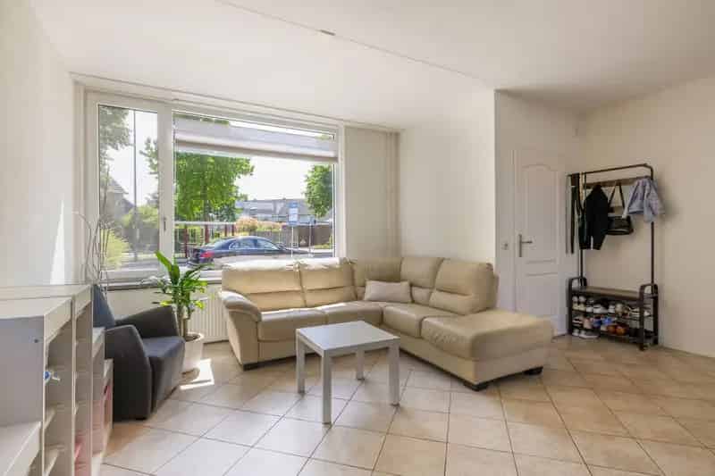 Ruime Hoekwoning 5 Slaapkamers Zevenbergen