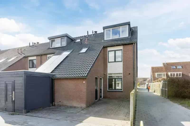 Ruime Hoekwoning te Lelystad 4 slaapkamers  Nieuwe Dak