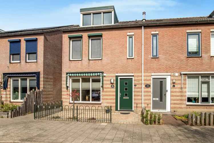 Huis te koop Heemskerk: 3 slaapkamers, uitbouw, ruime zolder