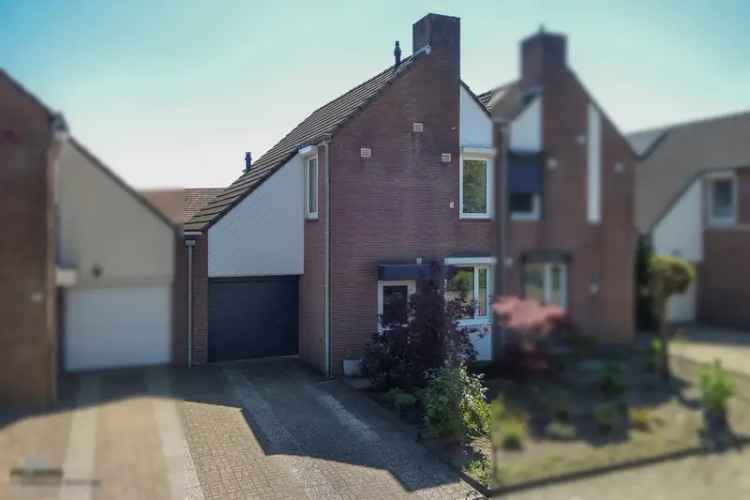 3 Slaapkamers Huis te Koop in Reuver - Garage - Tuin - Uitbreiding Mogelijk