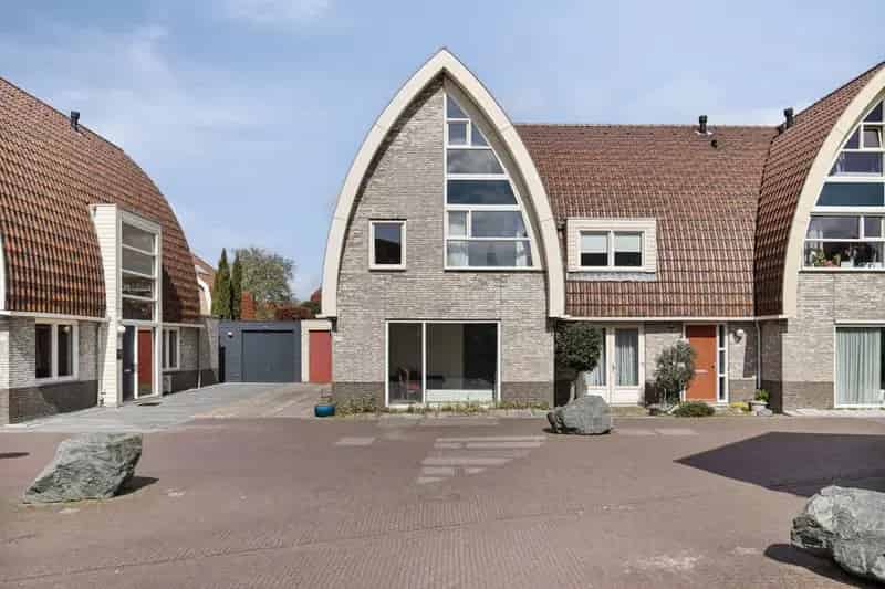 Ruime Hoekwoning met Aanbouw 6 Slaapkamers Capelle aan den IJssel