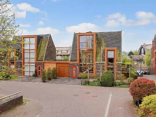 Ruim halfvrijstaand huis te koop Hoofddorp