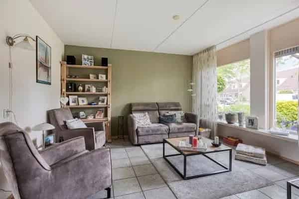 Tussenwoning Emmeloord 3 slaapkamers serre tuin