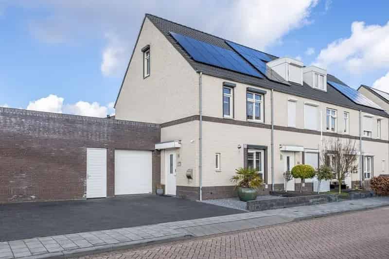 Instapklare Hoekwoning Brunssum 3 slaapkamers Garage Zonnepanelen