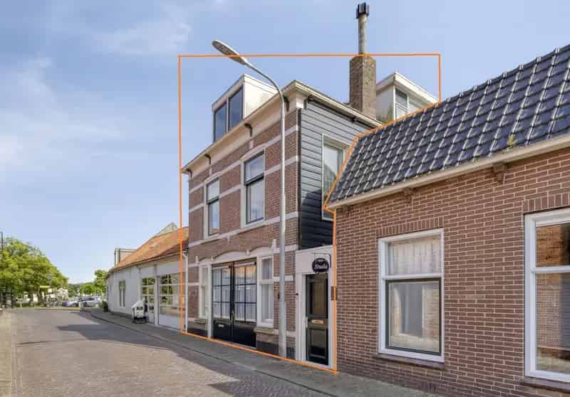 Riant Wonen in Noordgouwe: Karaktervolle woning met potentie
