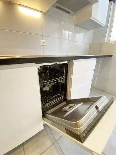 Geringeerde benedenwoning Rotterdam West 45m2 tuin kelder