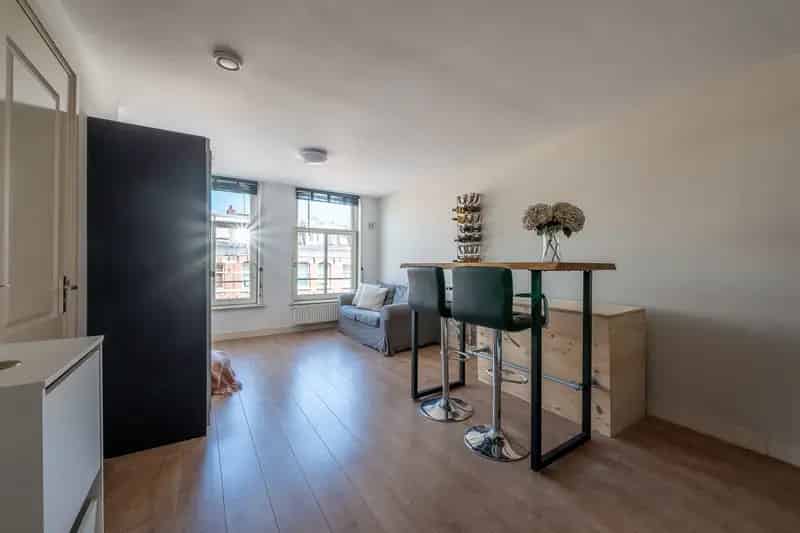 Licht 1-kamerappartement Da Costabuurt 28m2