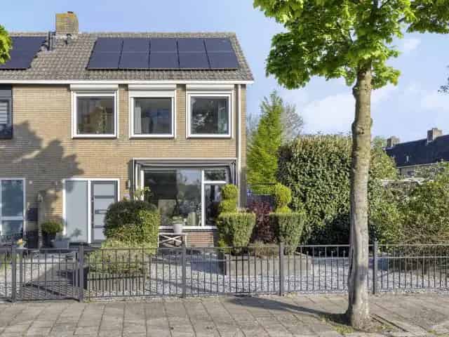 2-onder-1-kapwoning IJsselmuiden: Ruime woning met 4 slaapkamers en tuin