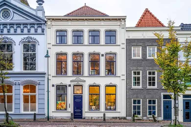 540 m2 Kantoorruimte te Koop in Gouda: Rijksmonument met Woning
