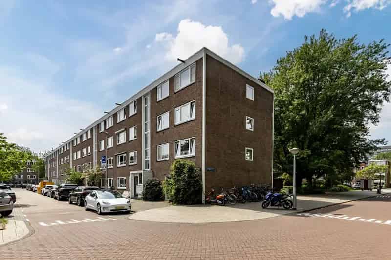 Ruim appartement te koop Buitenveldert nabij Zuidas