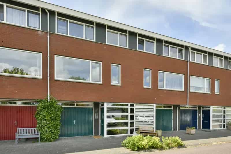 Gezinswoning nabij groen Amsterdam recent gemoderniseerd