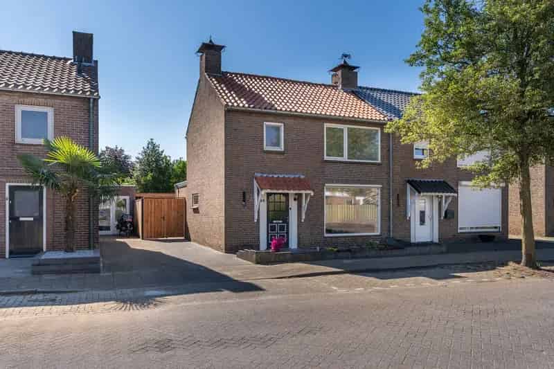 Huis te koop Den Dungen: Instapklare 3 Slaapkamers, Tuin met Overkapping