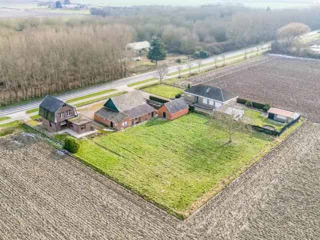 Woonboerderij Vogelwaarde: Ruime woning met schuren en uitzicht