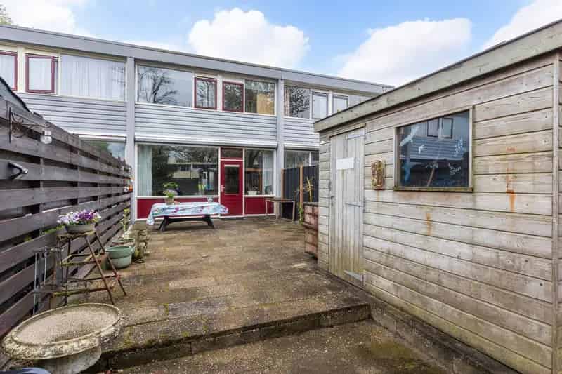 Huis te koop Apeldoorn: Ruime 3 Slaapkamers, Diepe Tuin