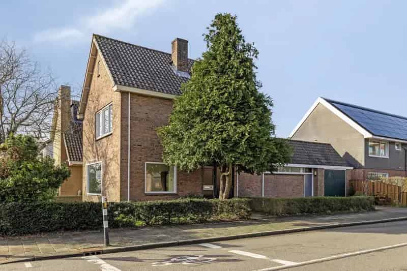 Recent gerenoveerde vrijstaande woning met garage en 20 zonnepanelen