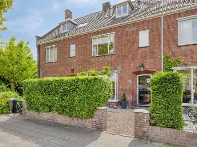 Herenhuis Oegstgeest 5 slaapkamers Nabij Park Scholen Winkels