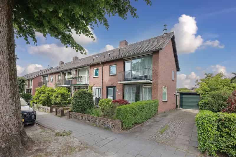 Hoekwoning Santpoort Noord Ruime Tuin Garage Modernisering