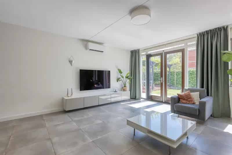Luxe 6 Slaapkamers 2 Badkamers Rijswijk