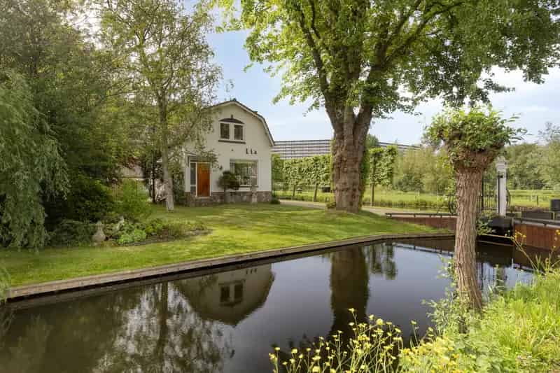 Vrijstaande woning met 4 slaapkamers en royale tuin te Capelle aan den IJssel