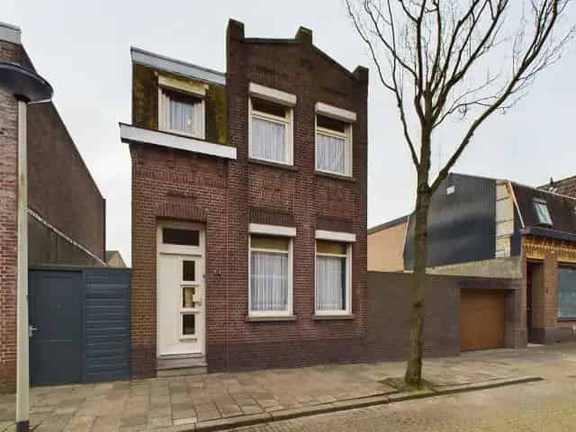 Vrijstaande woning Roosendaal 3 slaapkamers kluswoning 408m2
