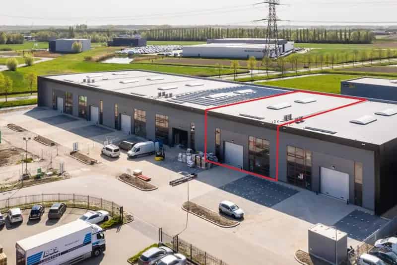 Bedrijfshal te huur Dordrecht 564m² Kantoor 136m²