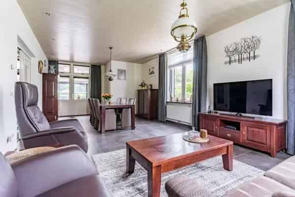 Royale Woonboerderij met Gastenverblijf en Loods