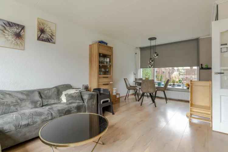 Knusse Tussenwoning met Ruime Tuin in Spijkenisse