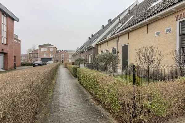 Appartement begane grond Spijkenisse: Ruime tuin en parkeerplaats