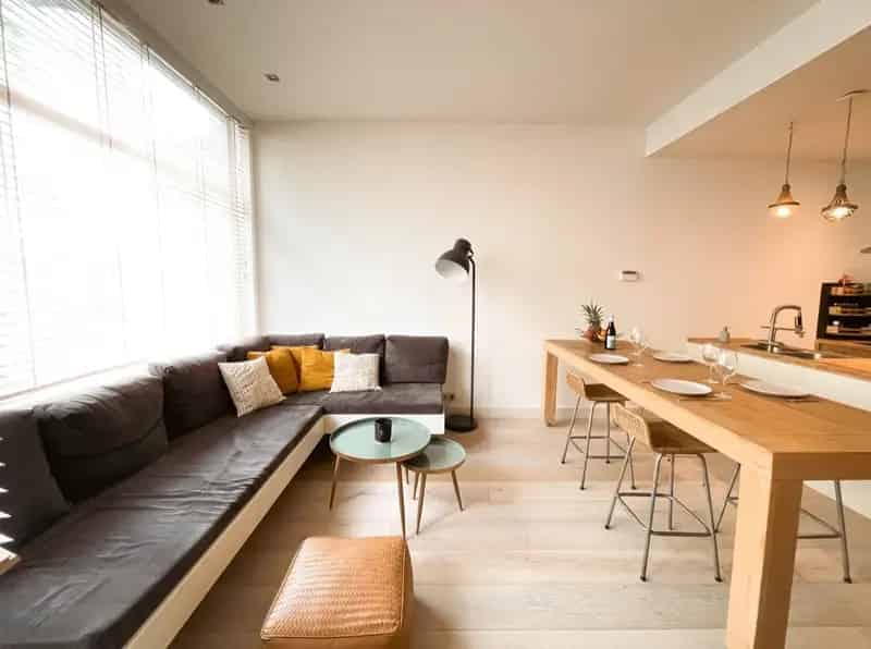Appartement te koop Pijp 55m2 gerenoveerd patiotuin