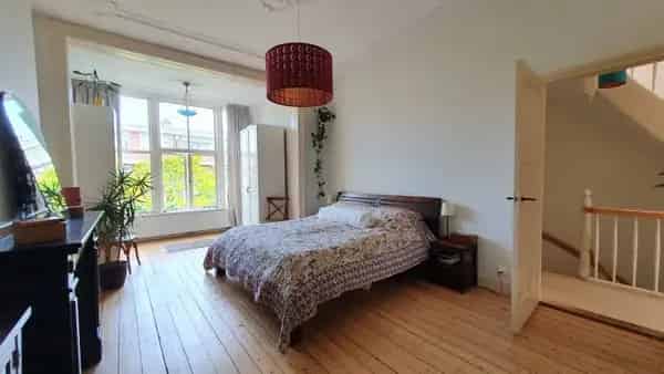 Te Huur: Ruime 6 Slaapkamer Huis in Den Haag Duinoord