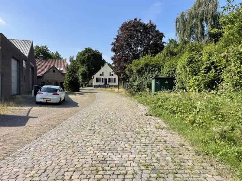 Vrijstaand Woonhuis met Bedrijfsruimte Oosterhout
