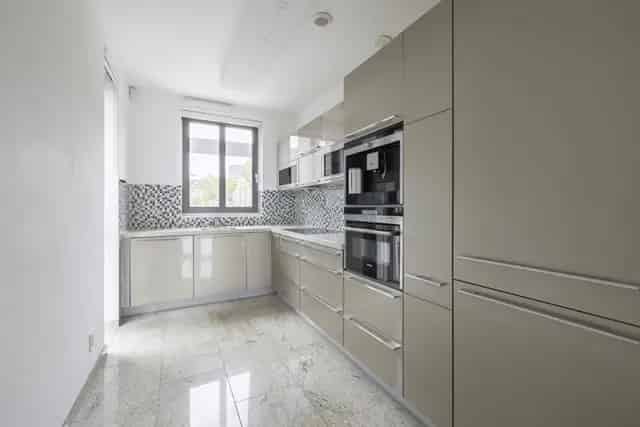 Hoekwoning Den Haag 5 kamers 152m2 te huur