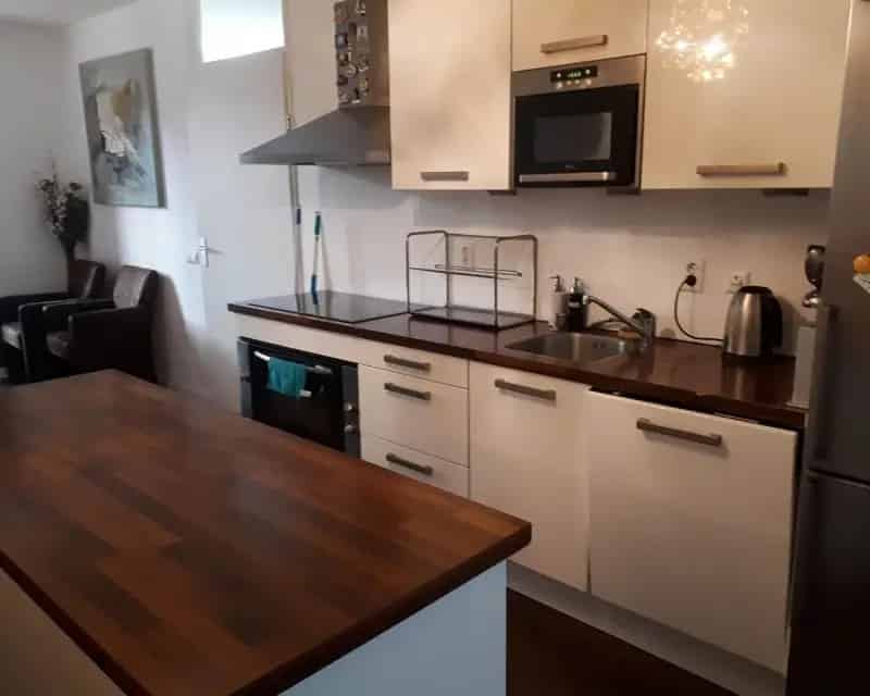 Kamer in rustig huis met tuin nabij openbaar vervoer